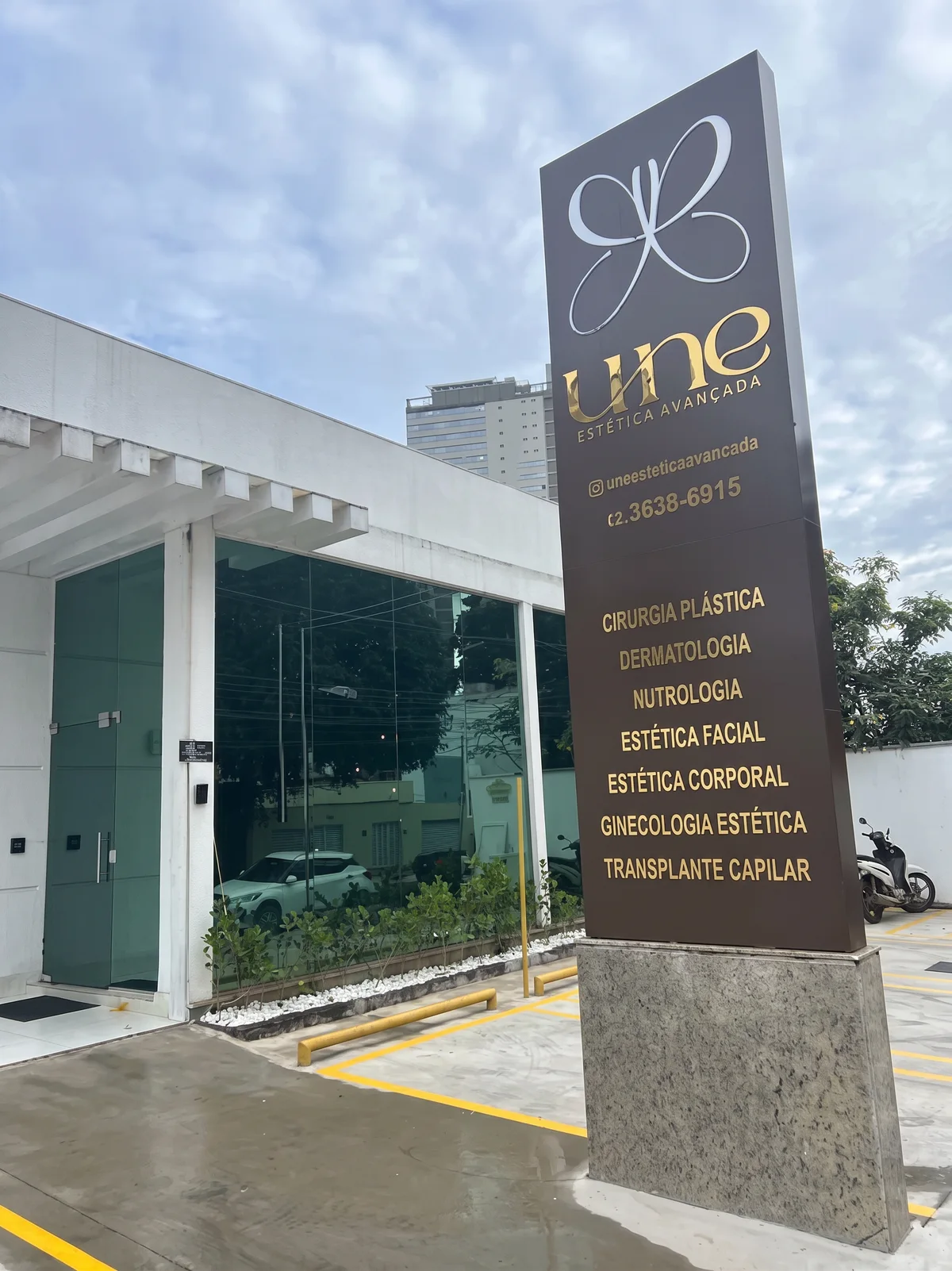 Entrada da UNE Estética Avançada, no Setor Marista, onde fica a Domus Capilar